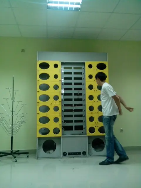 Стенд с сабвуферами